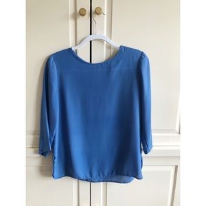 Atmosphere women’s blue flowy blouse / top